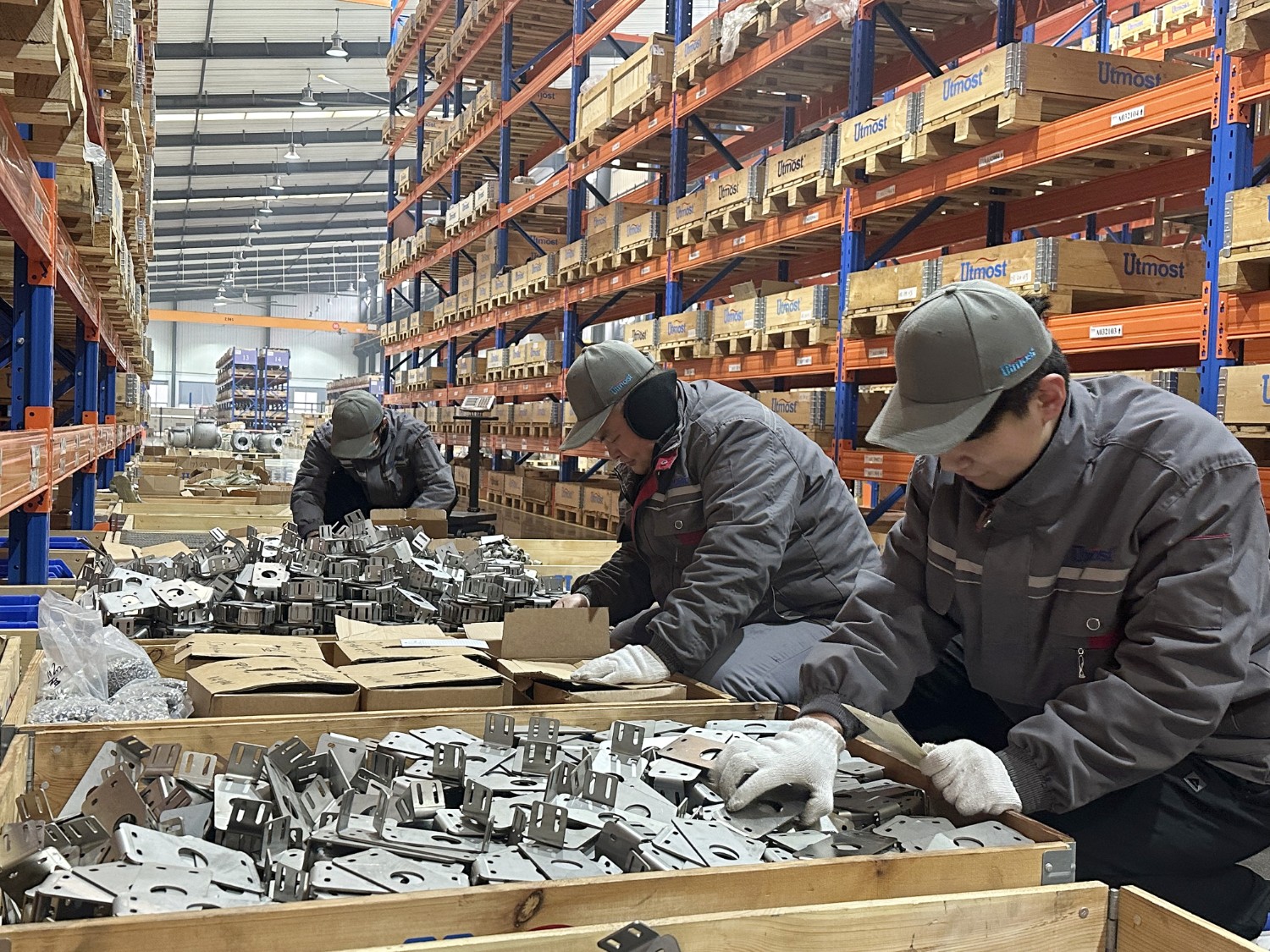 2023年1月13日，仓库盘点现场（拍摄地点：立体仓储区，摄影：王新旭）艾坦姆供应链部组织召开2022年度年终盘点动员会议