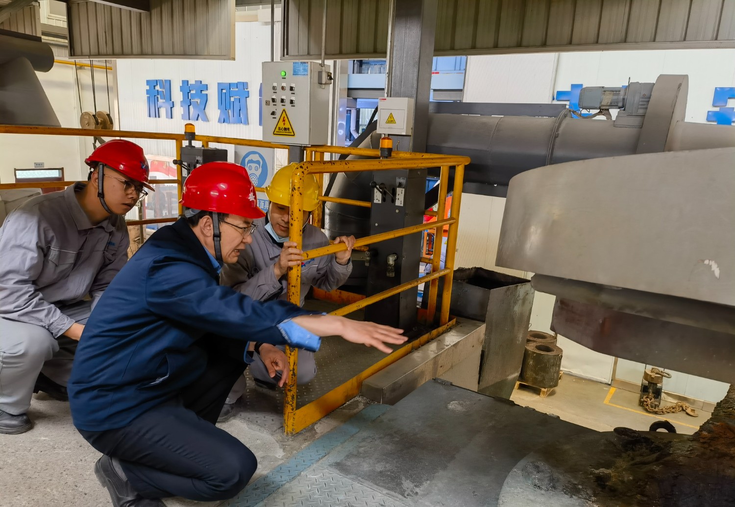 盛源公司：盛源公司固本强基筑防线 抓实做细保安全，图为安全现场检查（拍摄者：王亚） (2)