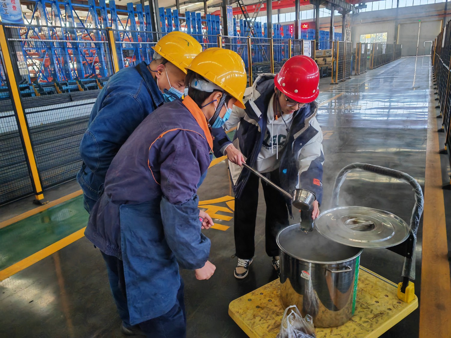 “姜汤送温暖”服务暖车间，让职工享受“五大会战”成果 (3)