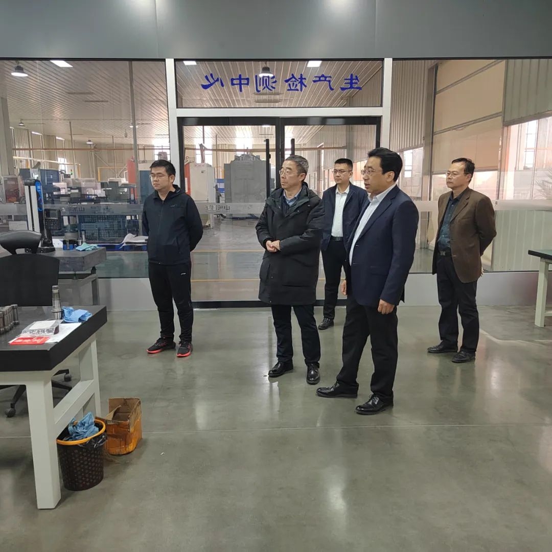 上海东硕环保科技董事长陈业钢到盛源公司洽谈合作
