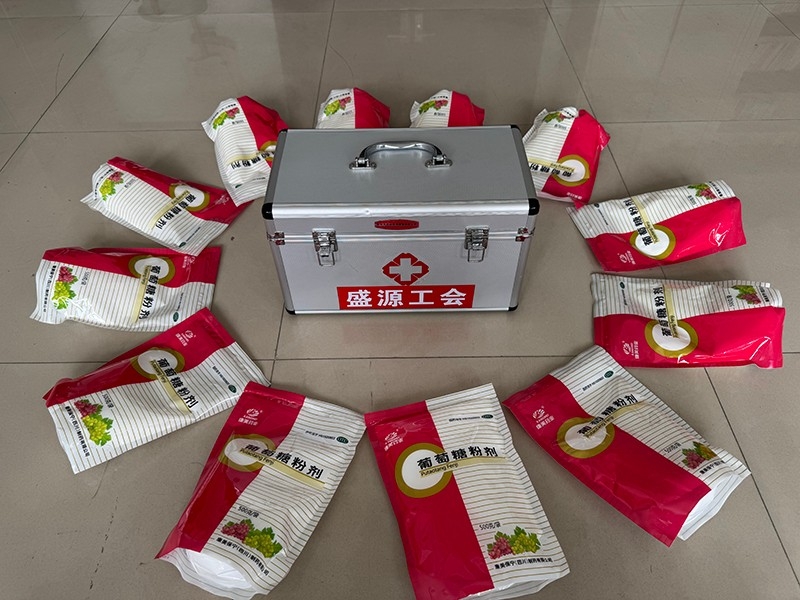 盛源公司发放防暑降温药品，为员工健康保驾护航