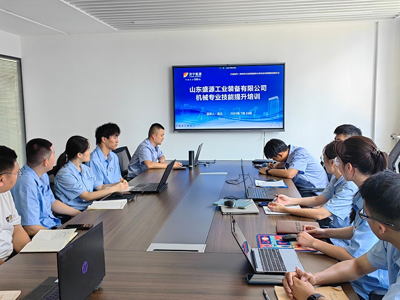 0724装备制造事业部开展首期机械专业技能提升培训（郭春婷 郝建壮）